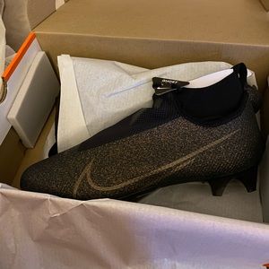 8.5 Nike football cleats